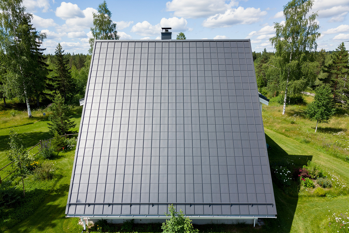 Omakotitalon tai kesämökin katon ammattimainen korjauspalvelu Kalvolassa saatavilla variables[width=1200,height=800,description=]