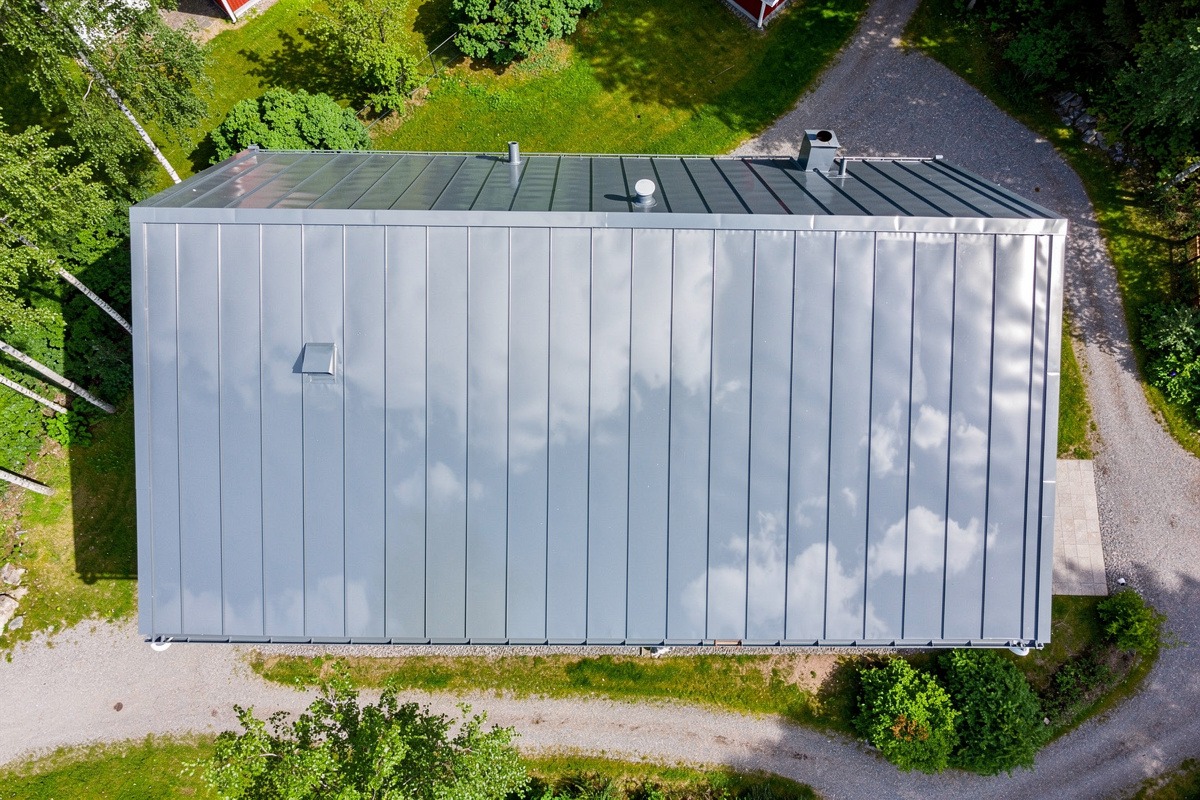 Peltikaton korjaus Kaavi – suojaa kotisi tehokkaasti sään vaihteluilta variables[width=1200,height=800,description=Metal roof]