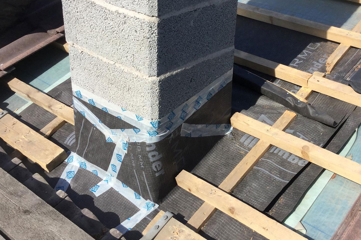 Aluskatteen korjaus Jämsänkoski – suojaa rakenteet kosteudelta tehokkaasti. 