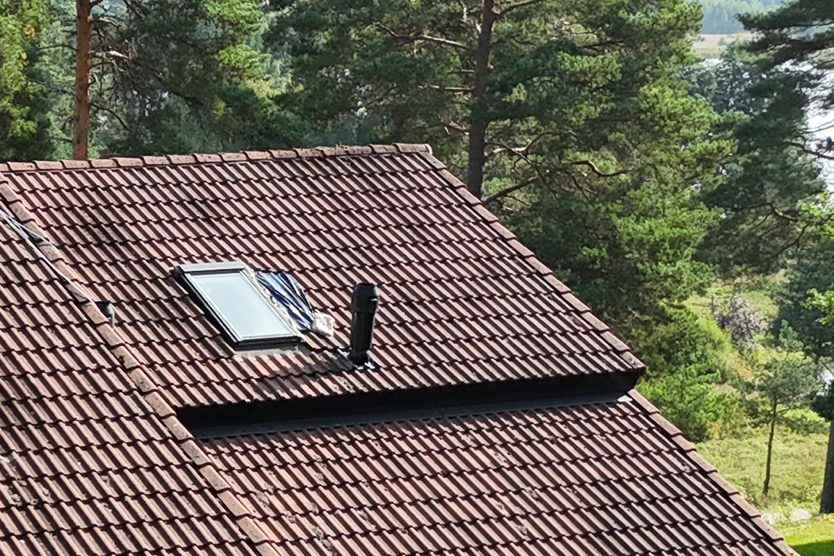 Kattoikkunan, kattovalokuvun tai kattoluukun vuotokorjaukset luotettavasti Jurvan alueella 