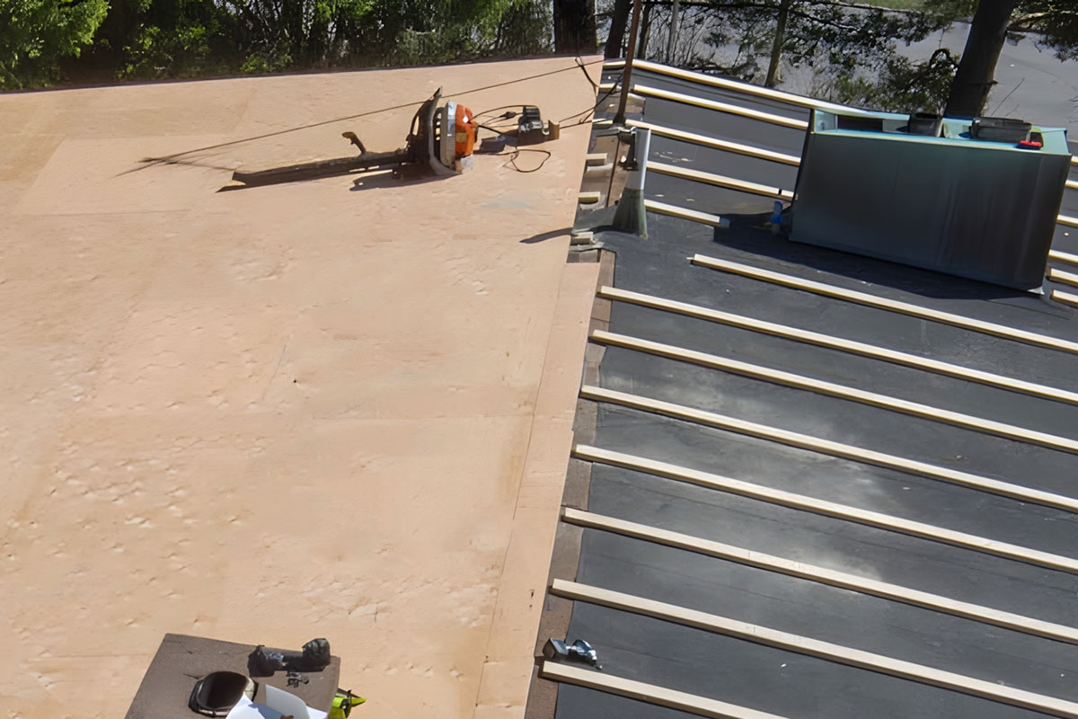 Huopakaton korjaus Janakkala - tuloksena on tiivis ja hyvinvoiva katto 