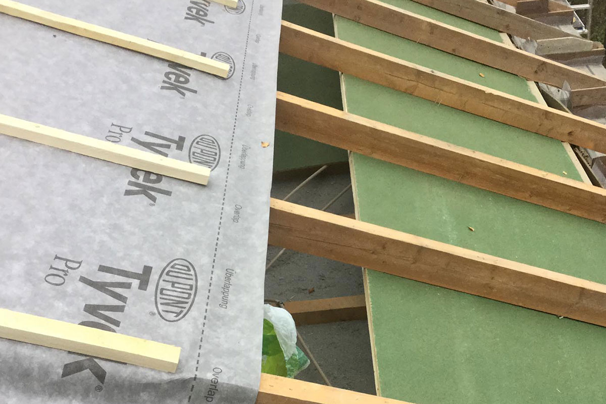 Aluskatteen korjaus Artjärvellä – varmistamme katon pitkäikäisyyden ja toimivuuden 