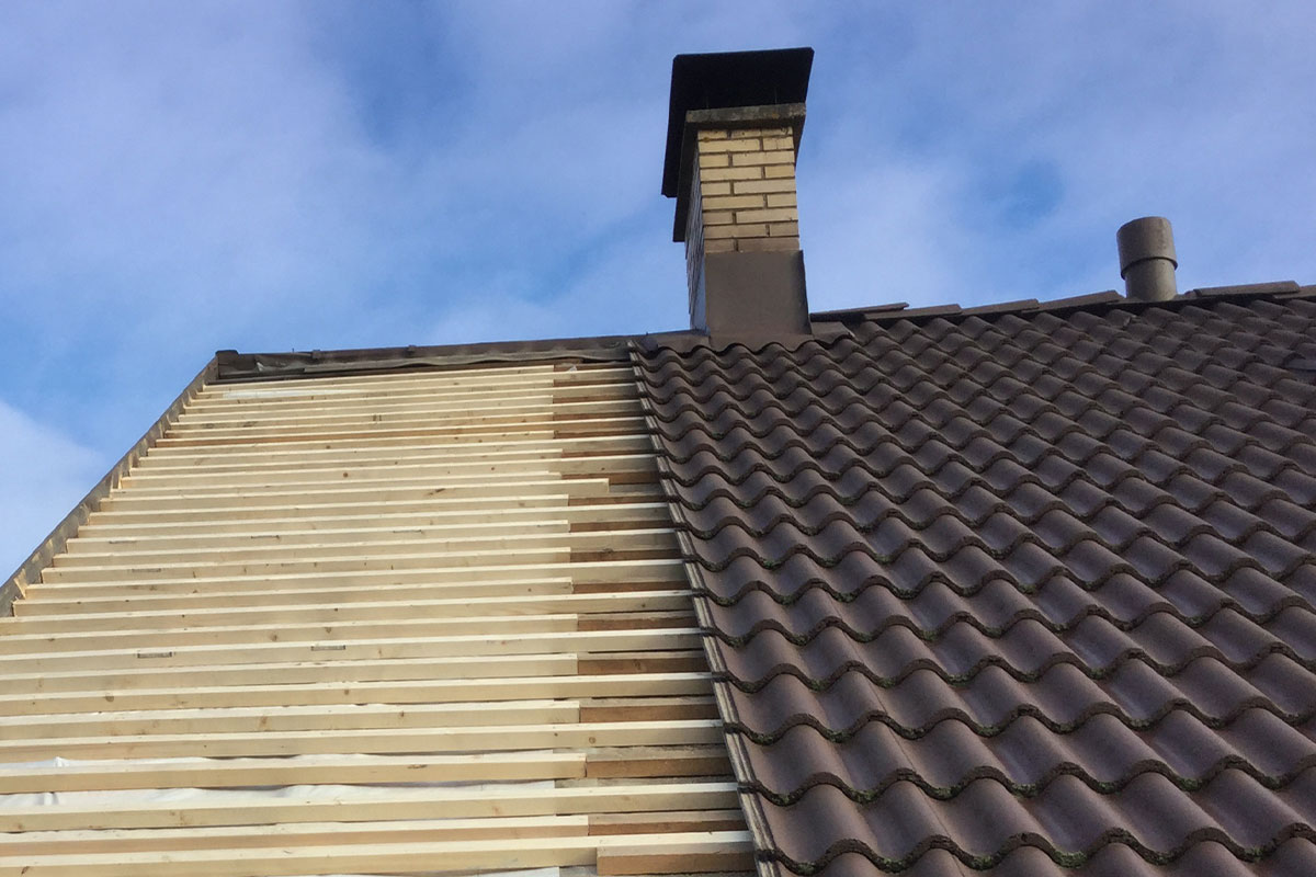 Tiilikaton korjaus Etelä-Suomessa – kestävä ja pitkäikäinen lopputulos varmistettu