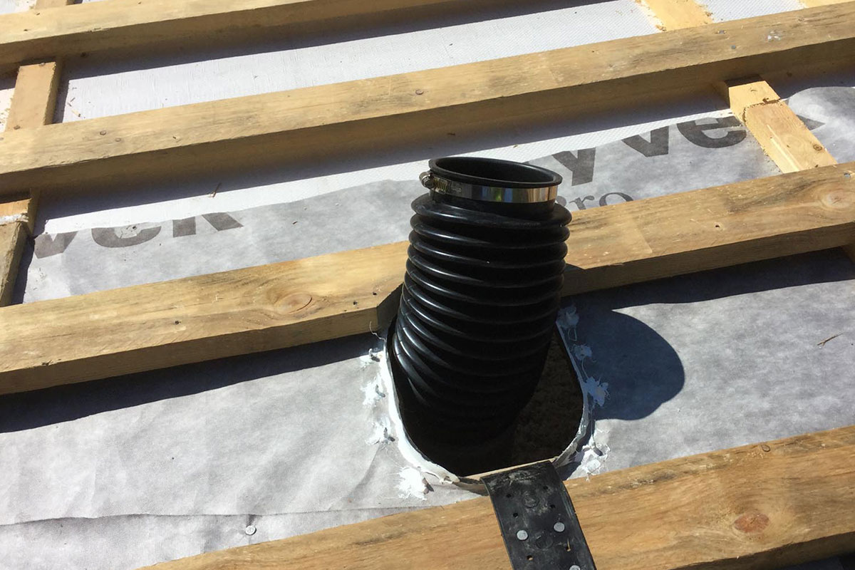 Kattoikkunan, kattovalokuvun, kattoluukun tai kattoläpiviennin vuotokorjaus Vesanto 