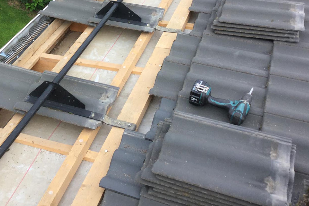 Aluskatteen korjaus Aura – suojaa kattosi kosteudelta ja vaurioilta