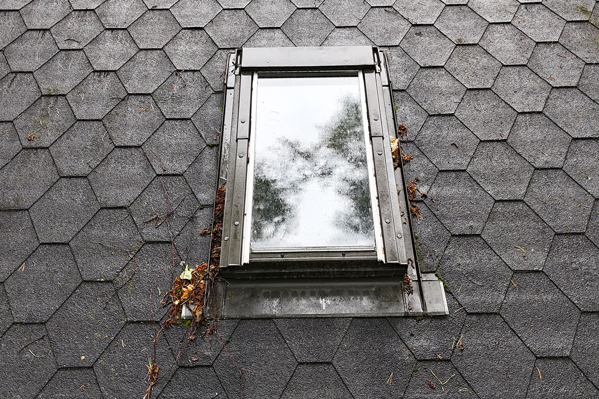 Kattoikkunan, kattovalokuvun tai kattoluukun vuotokorjaukset ammattitaidolla Iisalmessa