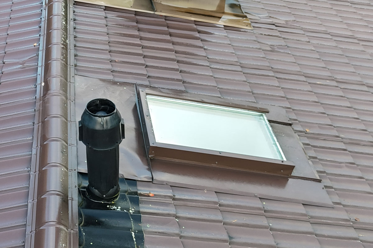 Kattoikkunan, kattovalokuvun, kattoluukun tai kattoläpiviennin vuotokorjaus Aura – tarkkaa ja luotettavaa palvelua