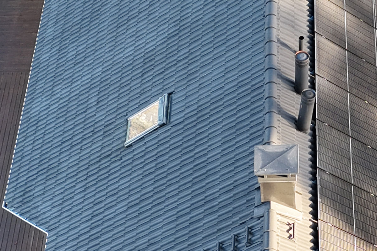 Kattoikkunan, kattovalokuvun tai kattoluukun vuotokorjaukset asiantuntevasti Himangassa 