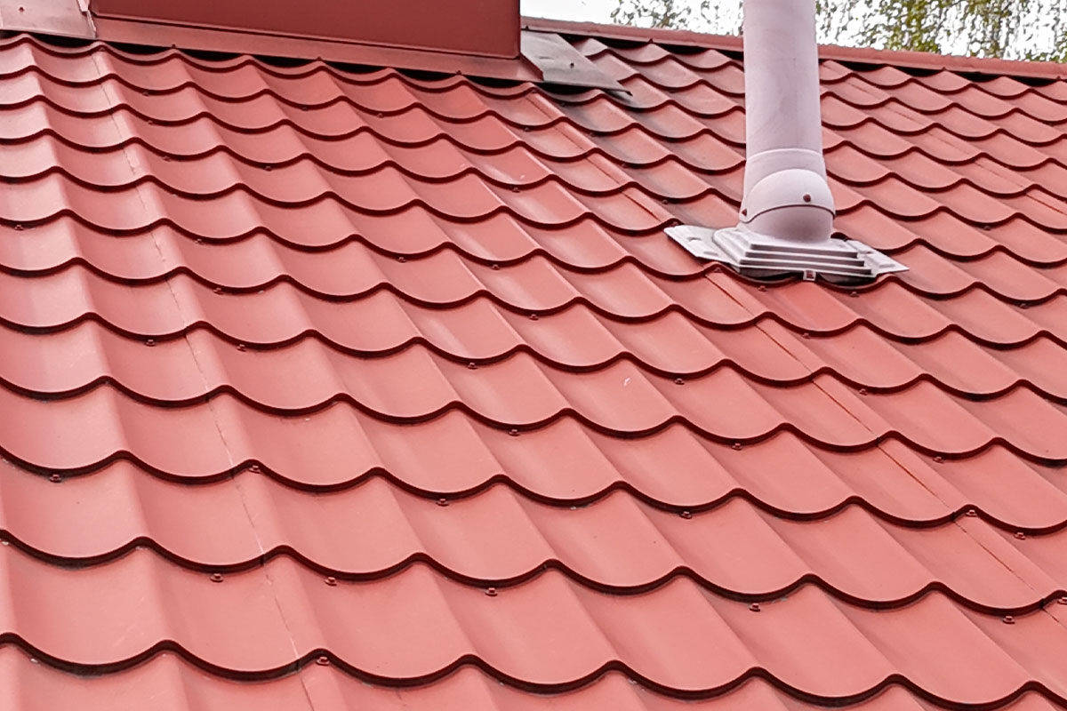 Peltikaton korjaus Joutsassa tuo mukanaan kestäviä ratkaisuja sään vaikutuksia vastaan 