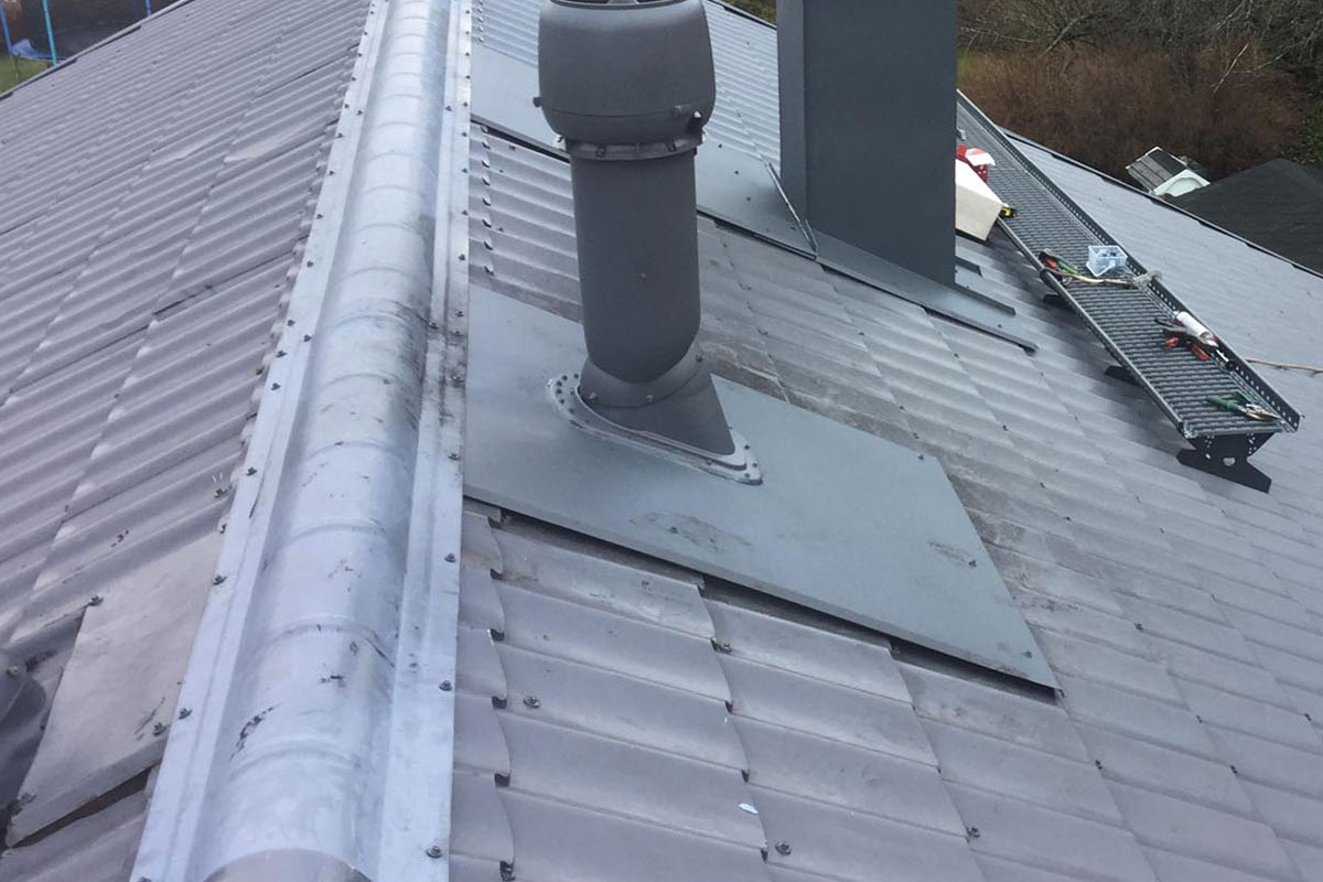 Peltikaton korjaus Iissä – kestävää suojaa talollesi huolella tehtynä 