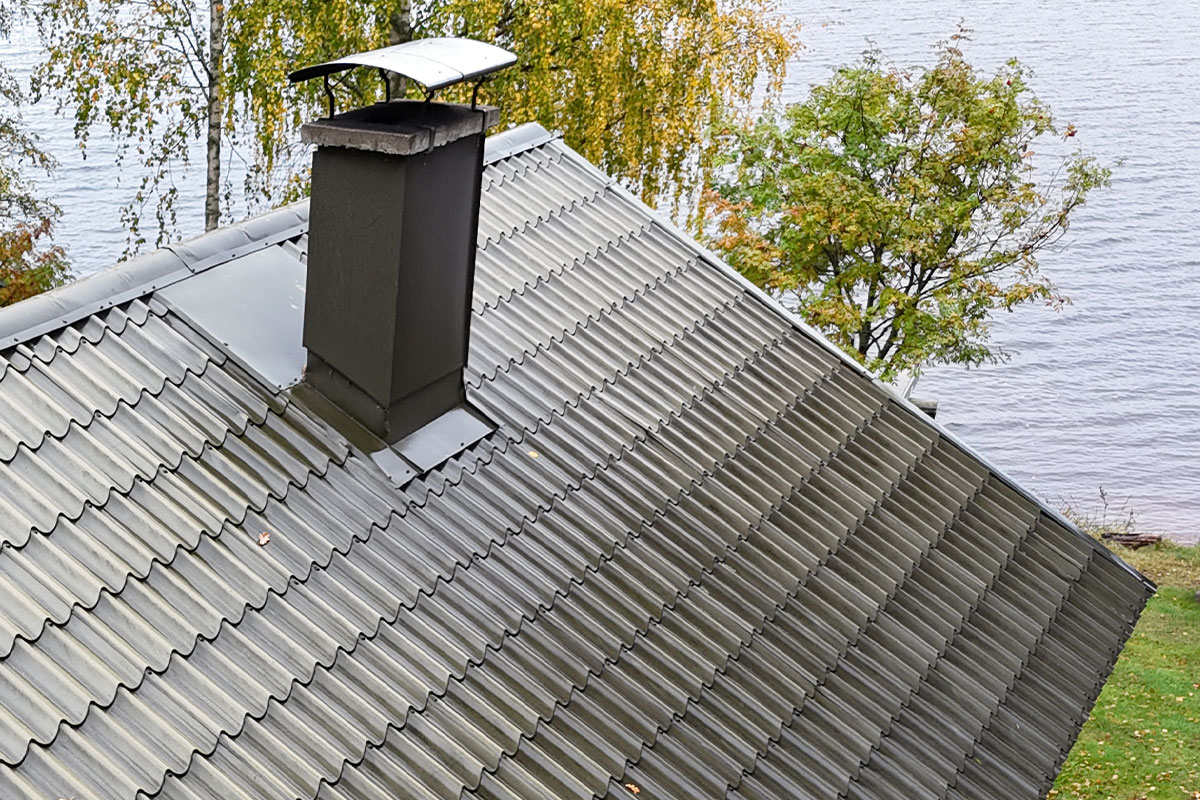 Omakotitalon tai kesämökin katon korjauspalvelut luotettavasti Himangassa 