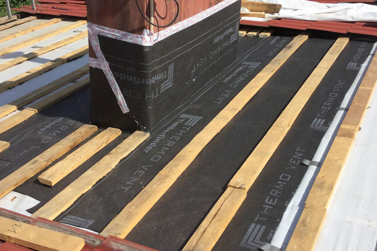 Aluskatteen korjaus Kajaani, estää kosteusongelmia ja pidentää katon käyttöikää 