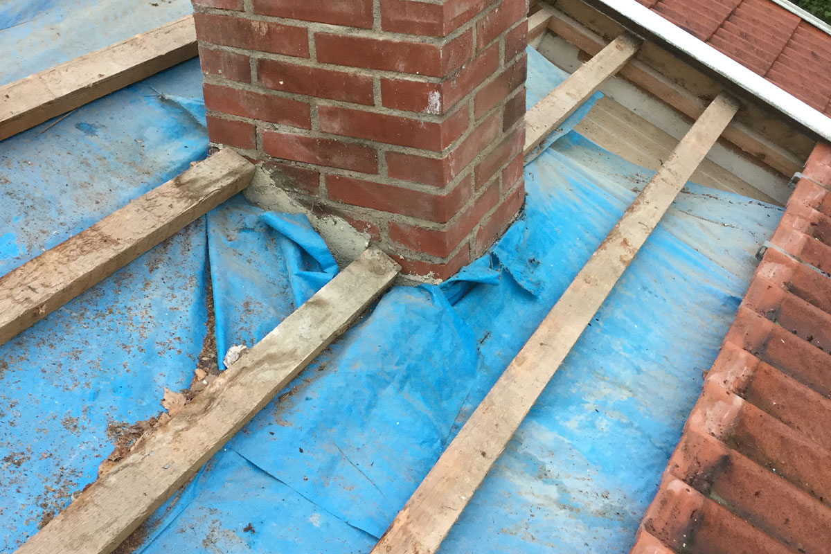 Aluskatteen korjaus Juva – varmistamme katon tiiveyden ja kestävyyden 