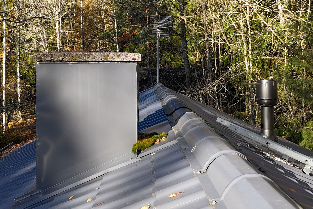 Peltikaton vauriot kuntoon – Himangan kattokorjaukset ammattilaisilta 