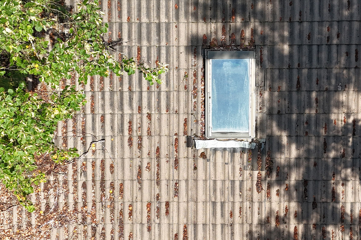 Kattoikkunan, kattovalokuvun, kattoluukun tai kattoläpiviennin vuotokorjaus Isossakyrössä – luotettava palvelu vuodot kuriin 