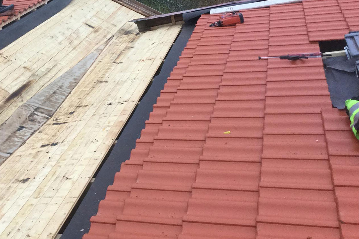 Tiilikaton korjaus Janakkala - etsimme kohteelle optimaalisen ratkaisun 