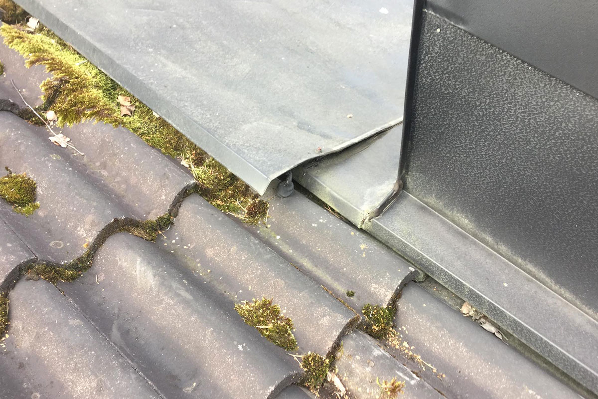 Tiilikaton vauriot kuntoon – asiantuntevat tiilikattokorjaukset Bromarvissa 