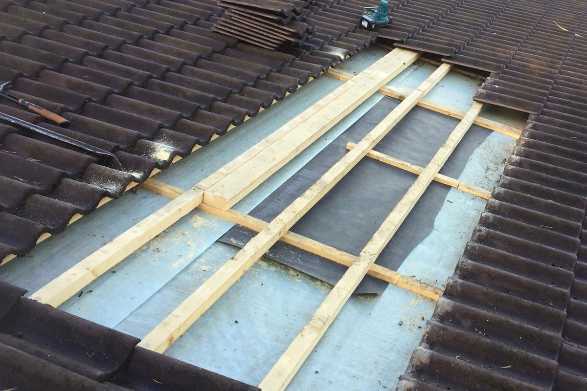 Aluskatteen korjaus Hattula – suojaa kattosi rakenteet tehokkaasti kosteudelta 