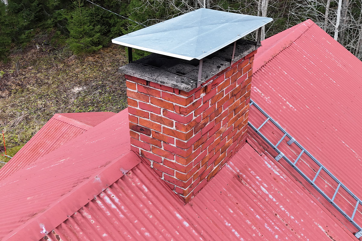 Omakotitalon, kesämökin tai muun rakennuksen katon korjaus Etelä-Suomen alueella