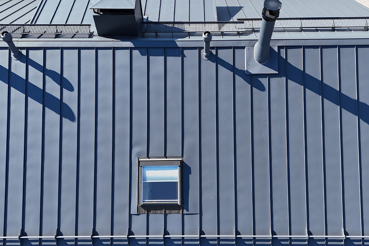 Peltikaton korjaus Ilomantsissa – suojaa kotisi sään vaihteluilta 