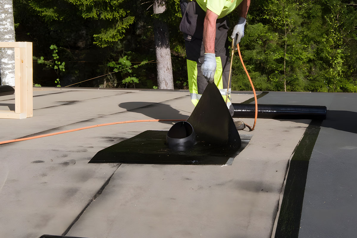 Kattoikkunan, kattovalokuvun, kattoluukun tai kattoläpiviennin vuotokorjaukset Etelä-Suomessa