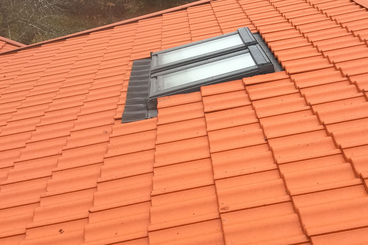 Tiilikaton korjaus Joroinen – varmistamme katon pitkäikäisyyden ja kauniin ulkonäön. 