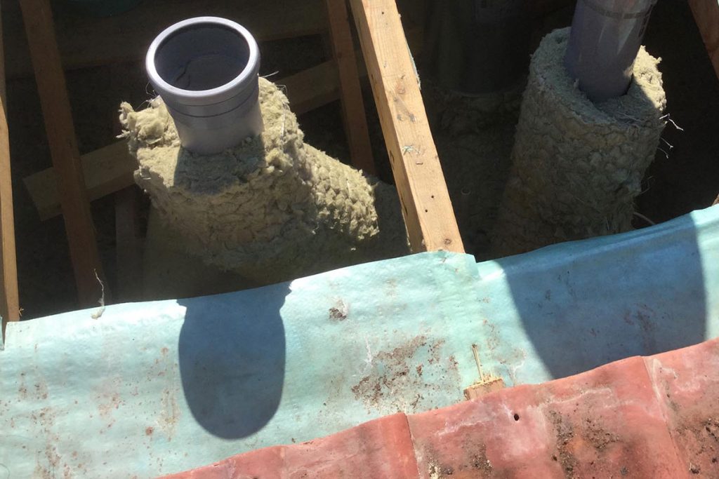 Tiilikaton aluskatteen korjaus